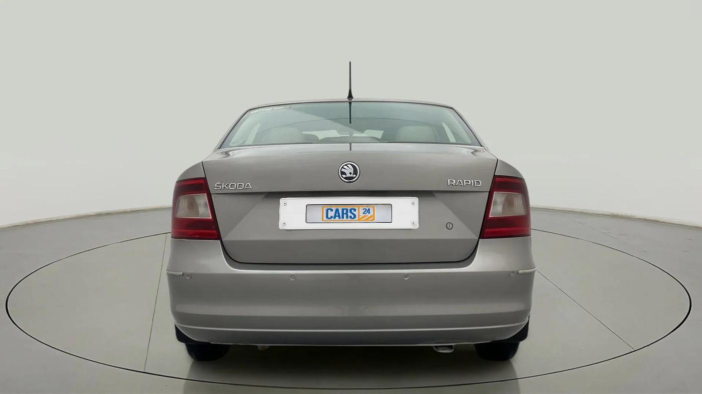 2013 Skoda Rapid AMBITION 1.6 MPI MT PLUS, Petrol, Manual, 81,711 km, Back/Rear