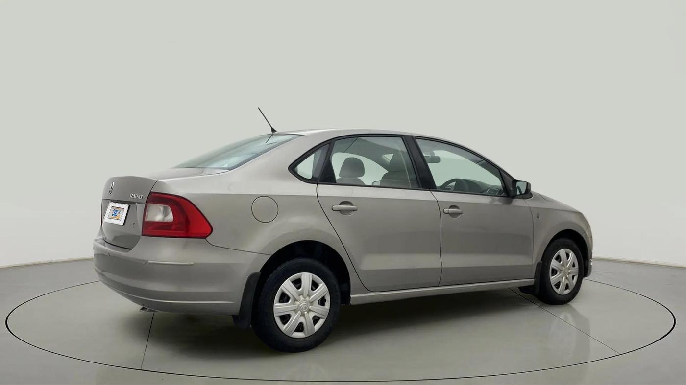 2013 Skoda Rapid AMBITION 1.6 MPI MT PLUS, Petrol, Manual, 81,711 km, Right Back Diagonal