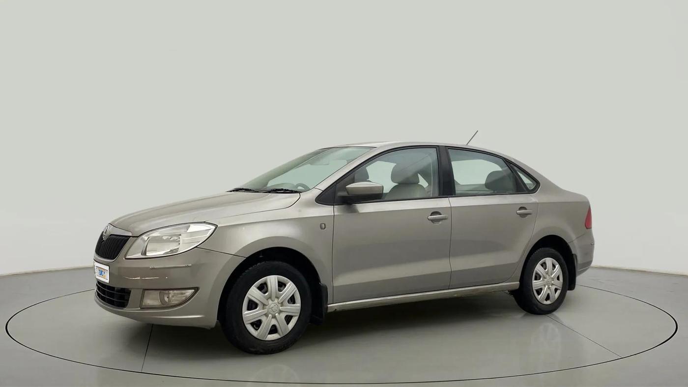 2013 Skoda Rapid AMBITION 1.6 MPI MT PLUS, Petrol, Manual, 81,711 km, Left Front Diagonal