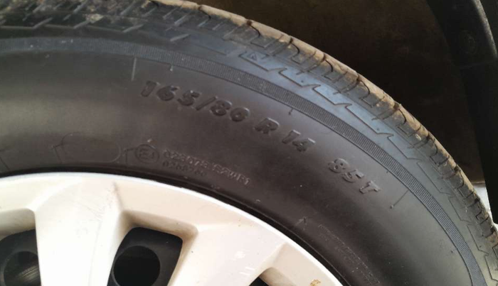 2016 Maruti Swift Dzire VXI, Petrol, Manual, 32,886 km, Left front tyre - Minor crack