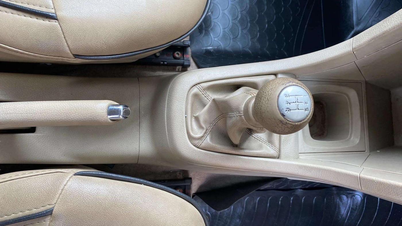 2016 Maruti Swift Dzire VXI, Petrol, Manual, 33,013 km, Gear Lever