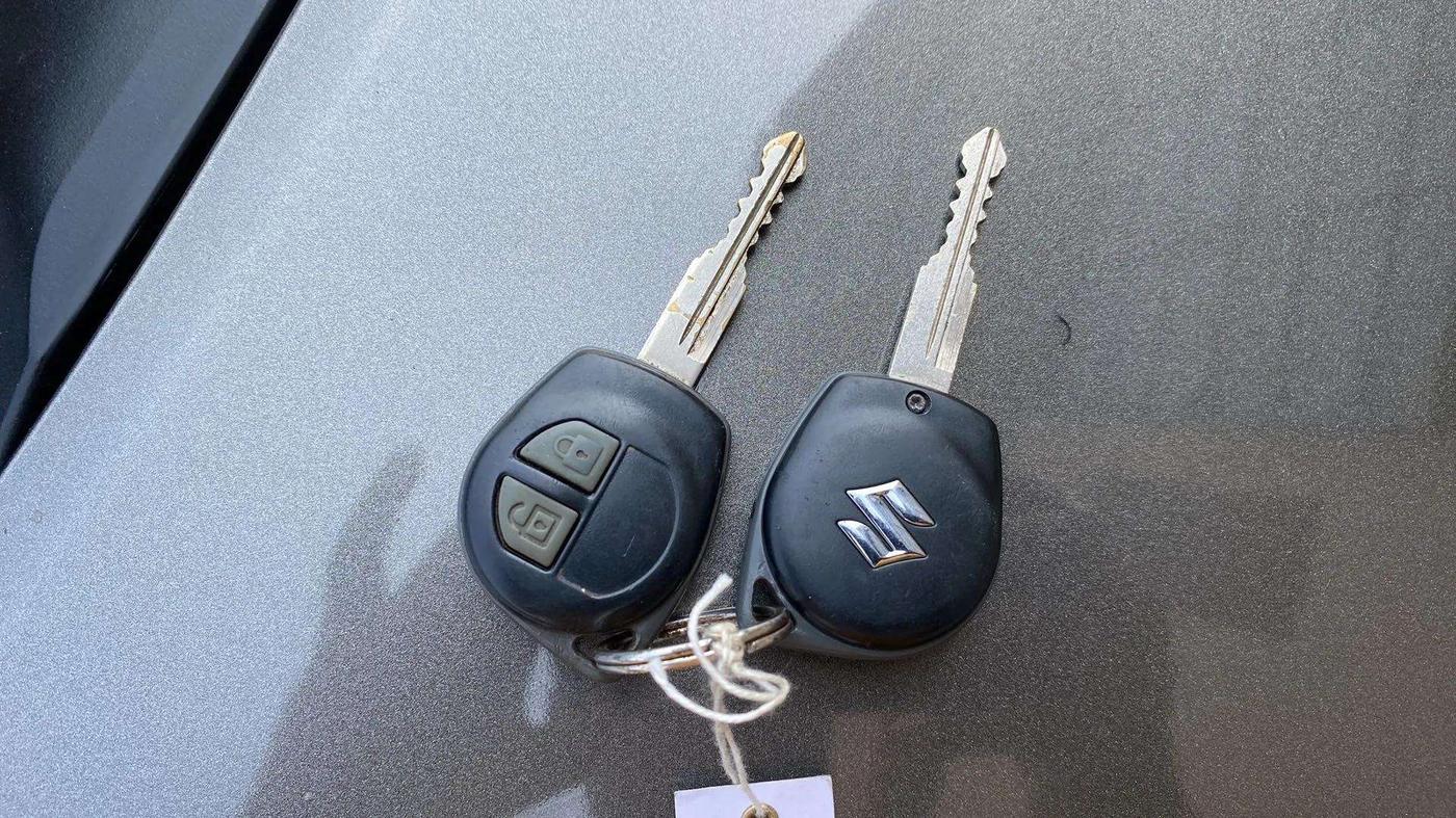 2016 Maruti Swift Dzire VXI, Petrol, Manual, 33,013 km, Key Close Up