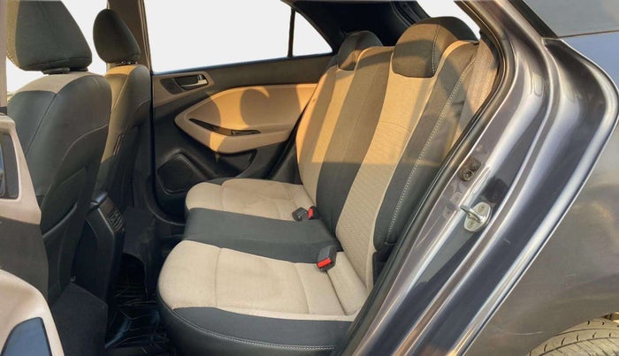 2015 Hyundai Elite i20 SPORTZ 1.2, Petrol, Manual, 49,723 km, Right Side Rear Door Cabin