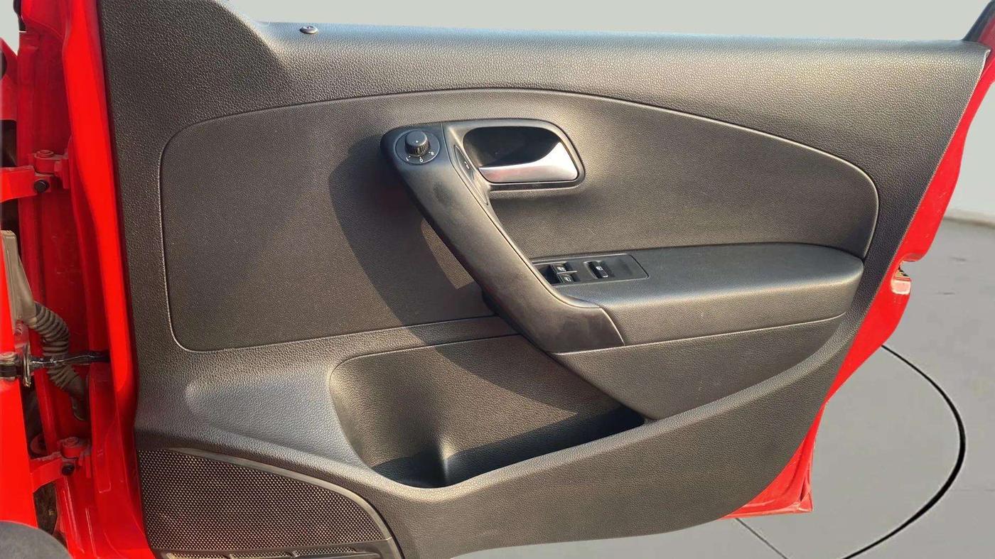 2022 Volkswagen Polo COMFORTLINE 1.0L TSI, Petrol, Manual, 27,838 km, Driver Side Door Panels Control