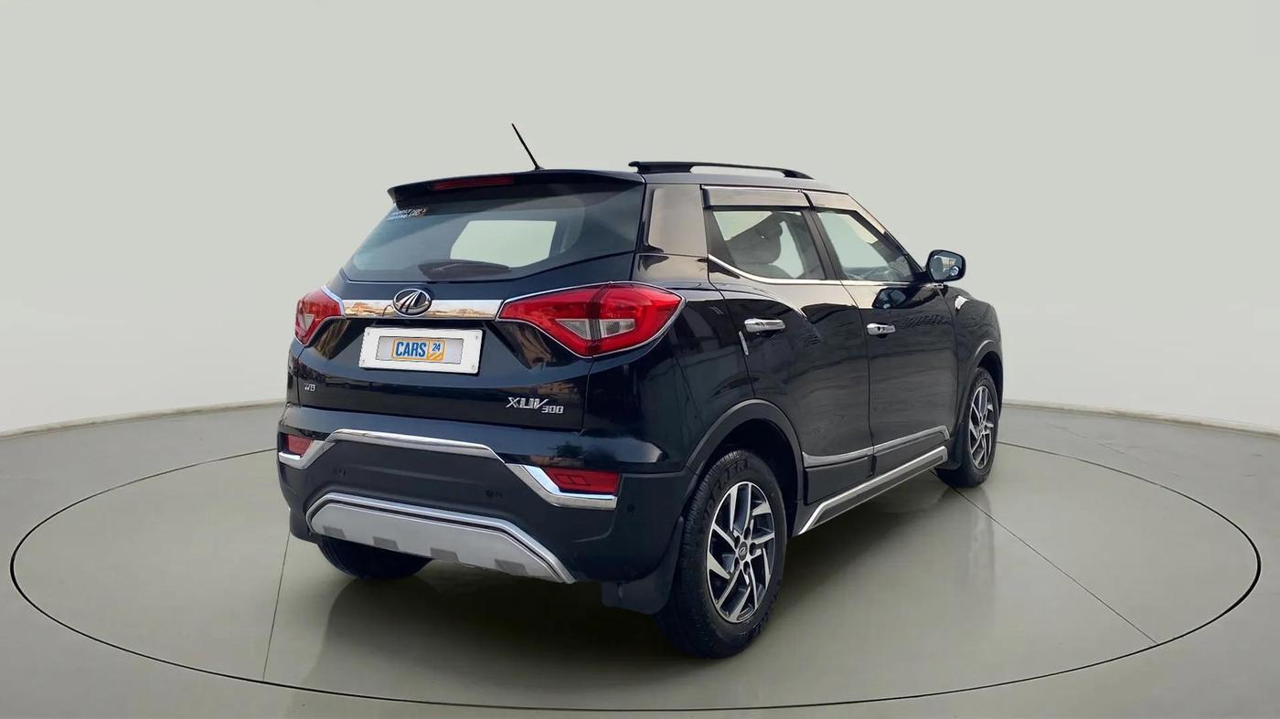 2022 Mahindra XUV300 W8 (O) 1.2 PETROL, Petrol, Manual, 9,381 km, Right Back Diagonal
