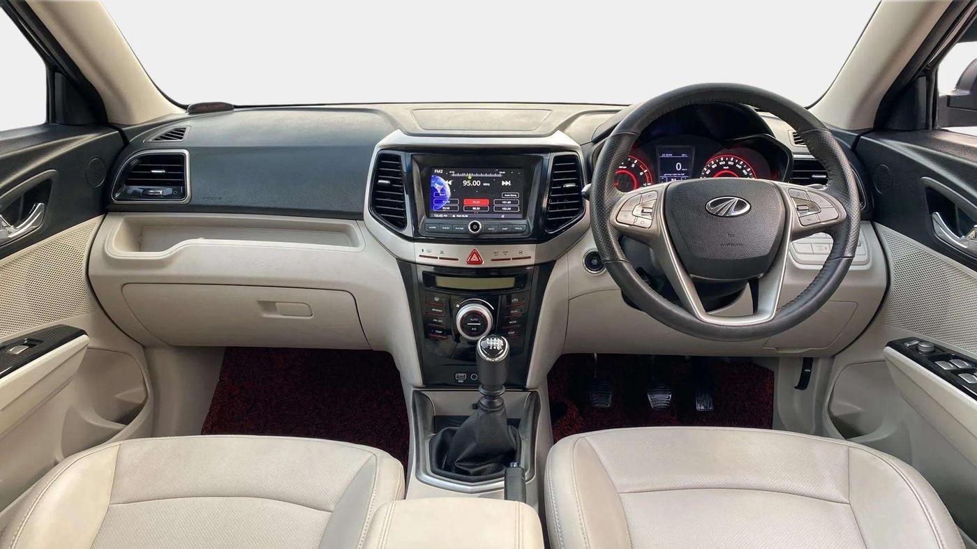2022 Mahindra XUV300 W8 (O) 1.2 PETROL, Petrol, Manual, 9,381 km, Dashboard
