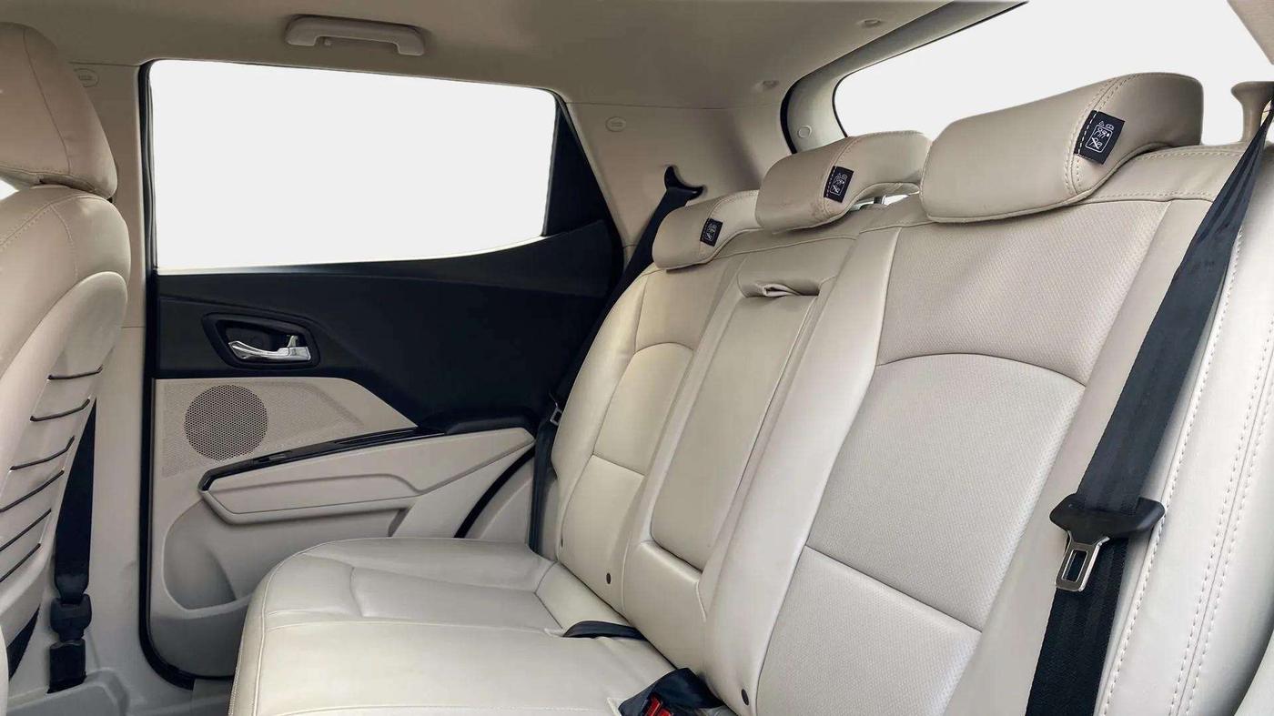 2022 Mahindra XUV300 W8 (O) 1.2 PETROL, Petrol, Manual, 9,381 km, Right Side Rear Door Cabin