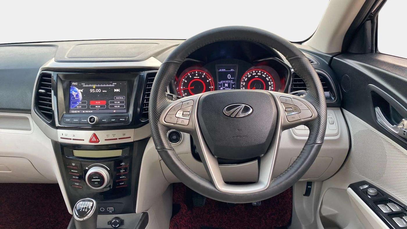 2022 Mahindra XUV300 W8 (O) 1.2 PETROL, Petrol, Manual, 9,381 km, Steering Wheel Close Up
