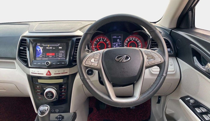 2022 Mahindra XUV300 W8 (O) 1.2 PETROL, Petrol, Manual, 9,331 km, Steering Wheel Close Up