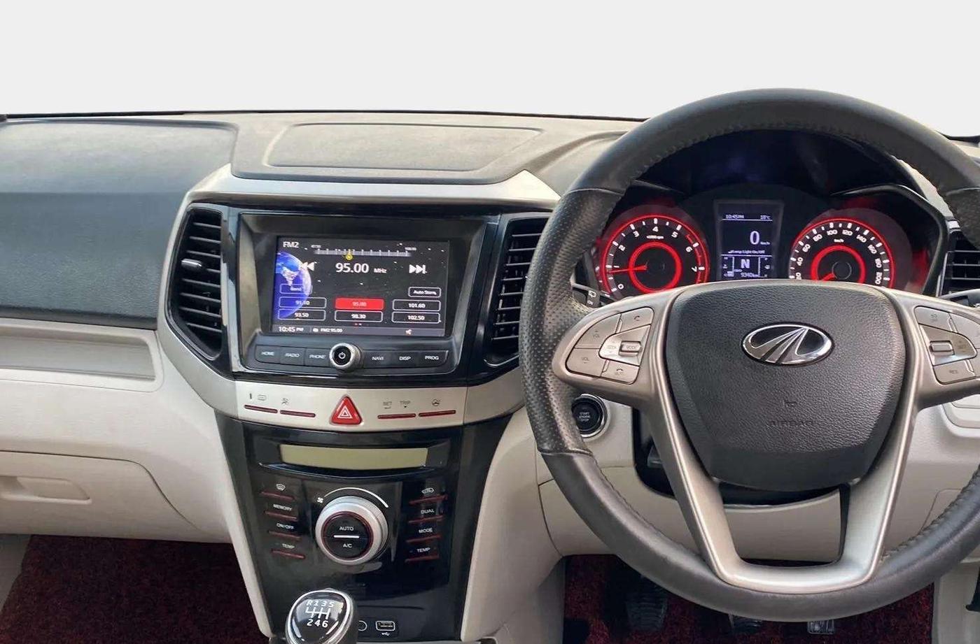2022 Mahindra XUV300 W8 (O) 1.2 PETROL, Petrol, Manual, 9,381 km, Air Conditioner