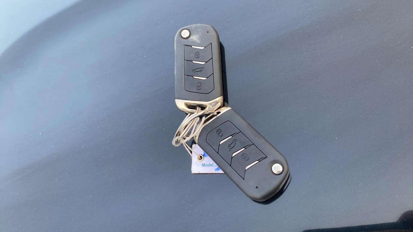 2022 Mahindra XUV300 W8 (O) 1.2 PETROL, Petrol, Manual, 9,381 km, Key Close Up
