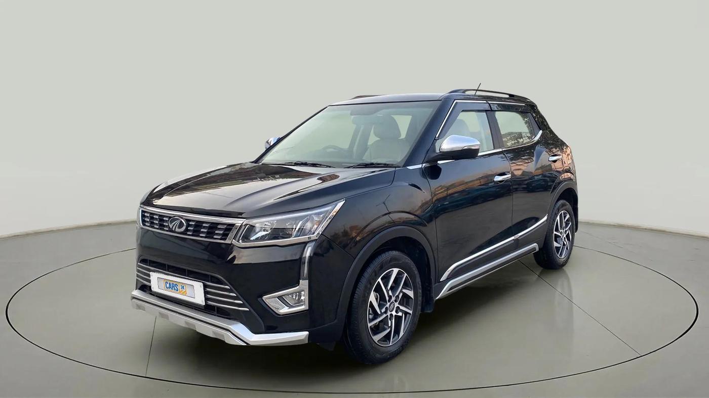 2022 Mahindra XUV300 W8 (O) 1.2 PETROL, Petrol, Manual, 9,381 km, Left Front Diagonal