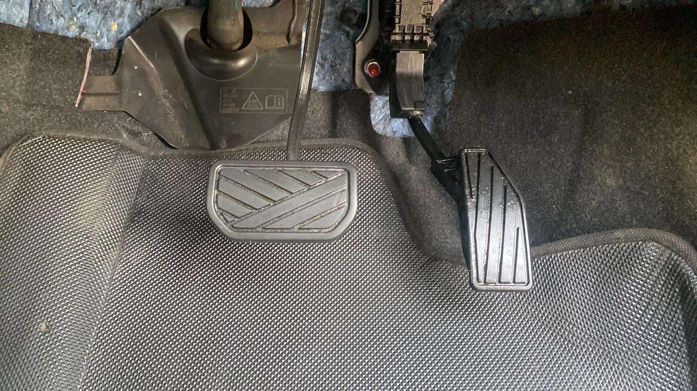 2022 Maruti Swift ZXI AMT, Petrol, Automatic, 13,825 km, Pedals
