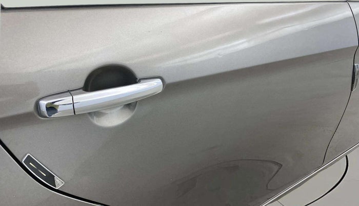 2019 Maruti Ciaz ALPHA  AT 1.5 SHVS PETROL, Petrol, Automatic, 76,868 km, Right rear door - Minor scratches