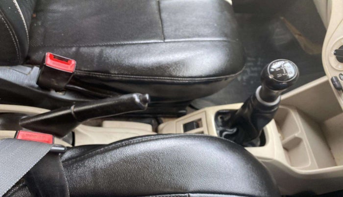 2019 Maruti Alto VXI, Petrol, Manual, 71,696 km, Gear lever - Boot cover slightly torn