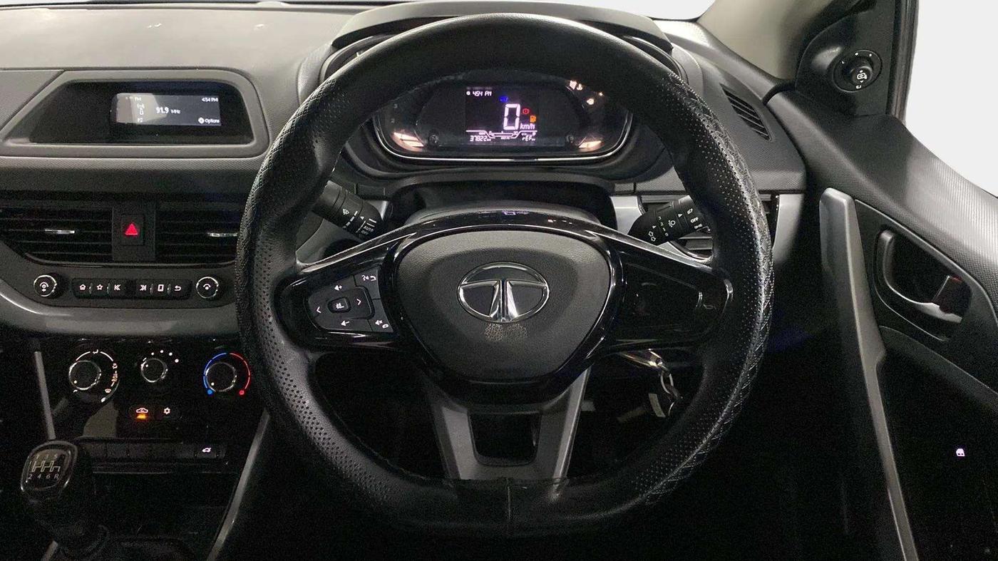 2022 Tata NEXON XM SUNROOF PETROL, Petrol, Manual, 37,856 km, Steering Wheel Close Up