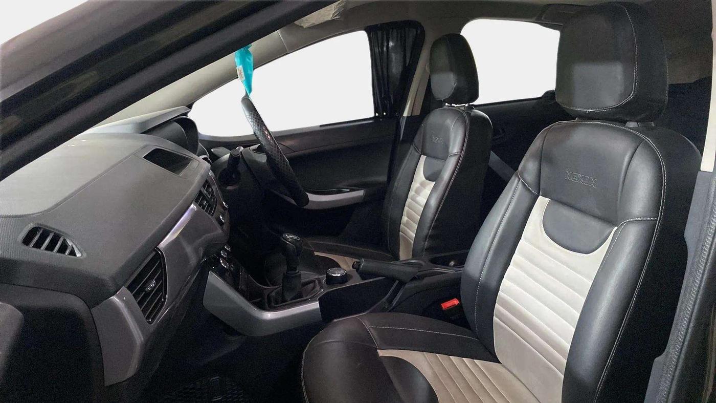 2022 Tata NEXON XM SUNROOF PETROL, Petrol, Manual, 37,856 km, Right Side Front Door Cabin