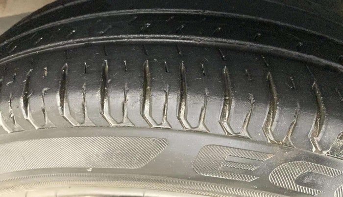2018 Maruti Dzire VXI, Petrol, Manual, 36,188 km, Right Front Tyre Tread