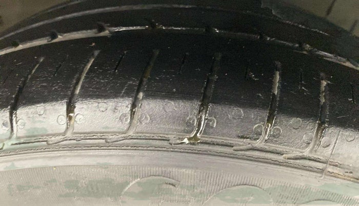 2019 Maruti Ciaz DELTA AT 1.5 SHVS PETROL, Petrol, Automatic, 54,783 km, Right Front Tyre Tread