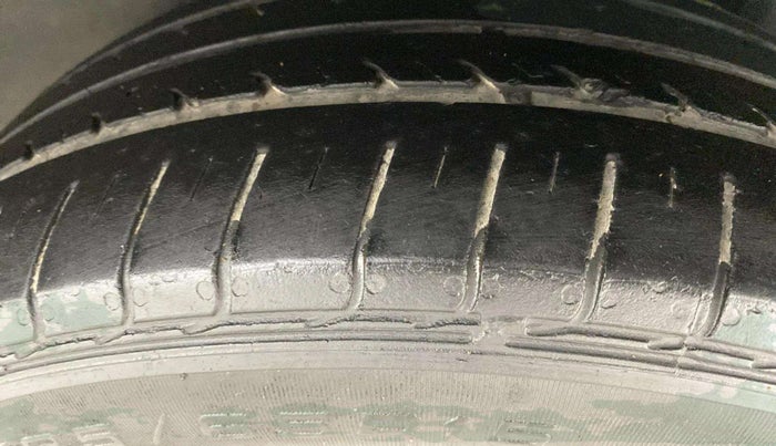 2019 Maruti Ciaz DELTA AT 1.5 SHVS PETROL, Petrol, Automatic, 54,783 km, Left Rear Tyre Tread