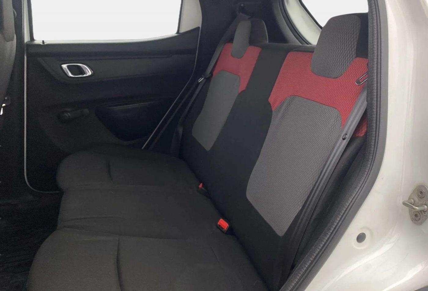 2019 Renault Kwid RXT 1.0 (O), Petrol, Manual, 33,178 km, Right Side Rear Door Cabin
