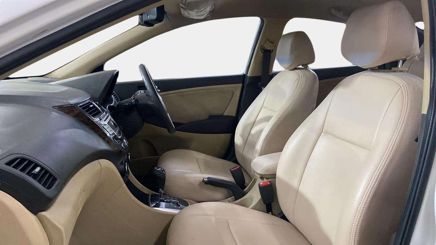 2014 Hyundai Verna FLUIDIC 1.6 VTVT SX AT, Petrol, Automatic, 91,939 km, Right Side Front Door Cabin