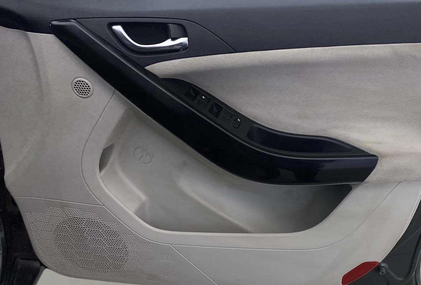 2020 Tata NEXON XZA PLUS (O) PETROL, Petrol, Automatic, 18,203 km, Driver Side Door Panels Control