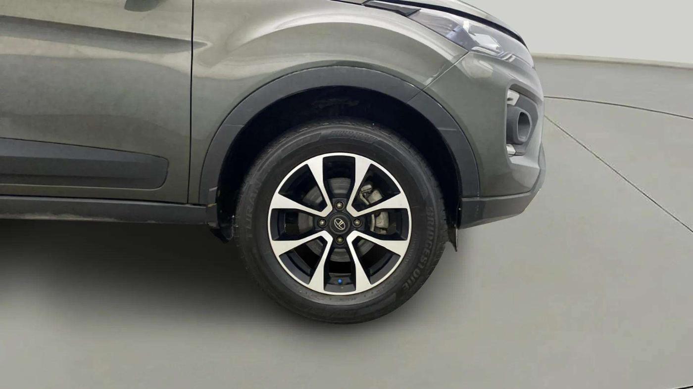 2020 Tata NEXON XZA PLUS (O) PETROL, Petrol, Automatic, 18,203 km, Right Front Wheel
