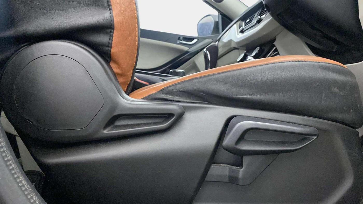 2020 Tata NEXON XZA PLUS (O) PETROL, Petrol, Automatic, 18,203 km, Driver Side Adjustment Panel