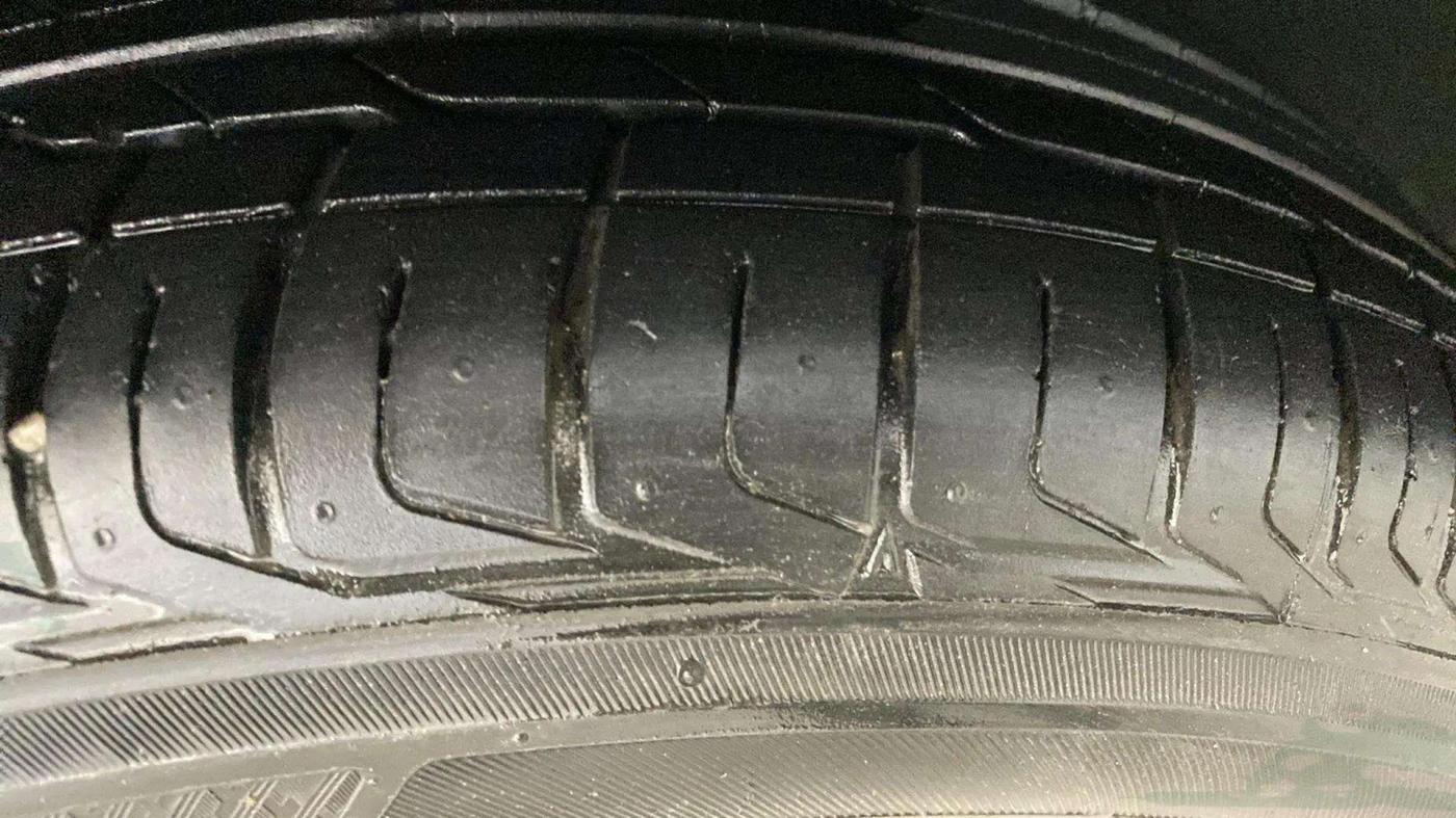 2020 Tata NEXON XZA PLUS (O) PETROL, Petrol, Automatic, 18,203 km, Right Front Tyre Tread