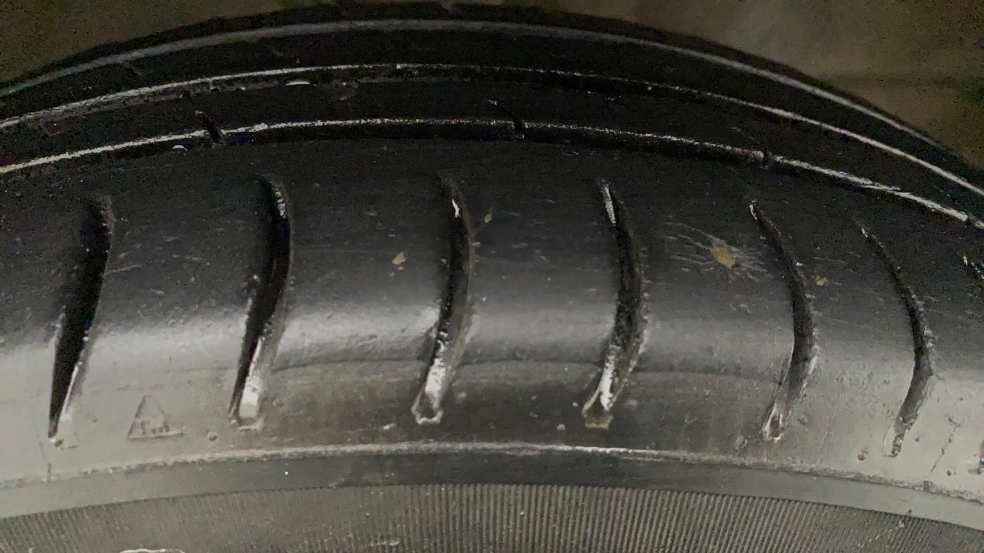 2015 Maruti Wagon R 1.0 LXI CNG, CNG, Manual, 70,504 km, Right Front Tyre Tread