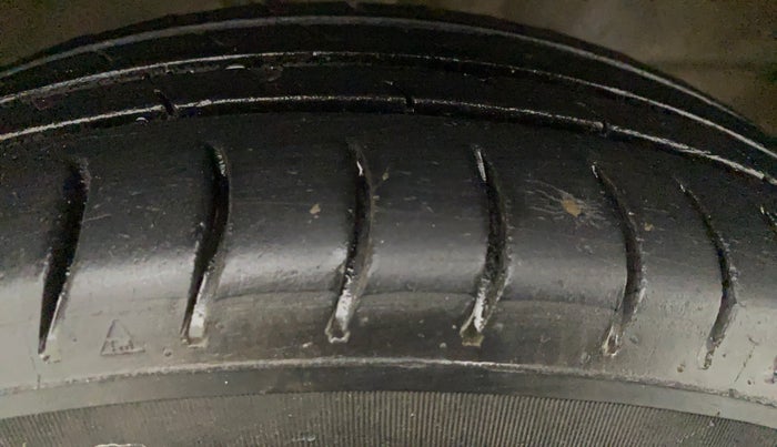 2015 Maruti Wagon R 1.0 LXI CNG, CNG, Manual, 70,504 km, Right Front Tyre Tread