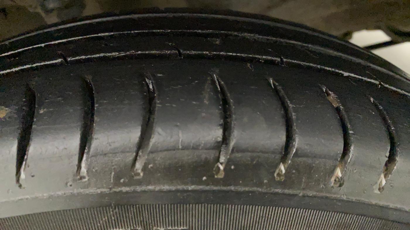 2015 Maruti Wagon R 1.0 LXI CNG, CNG, Manual, 70,504 km, Left Front Tyre Tread