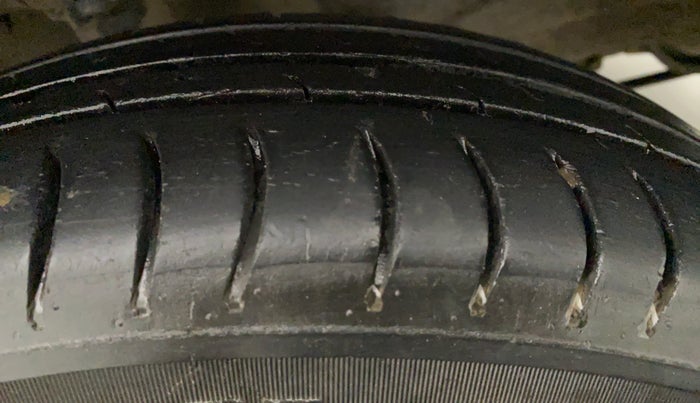 2015 Maruti Wagon R 1.0 LXI CNG, CNG, Manual, 70,504 km, Left Front Tyre Tread