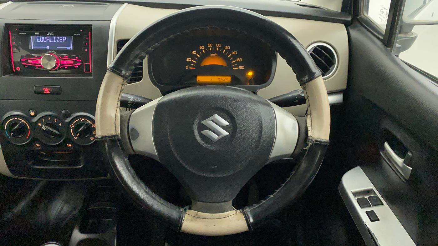 2015 Maruti Wagon R 1.0 LXI CNG, CNG, Manual, 70,504 km, Steering Wheel Close Up