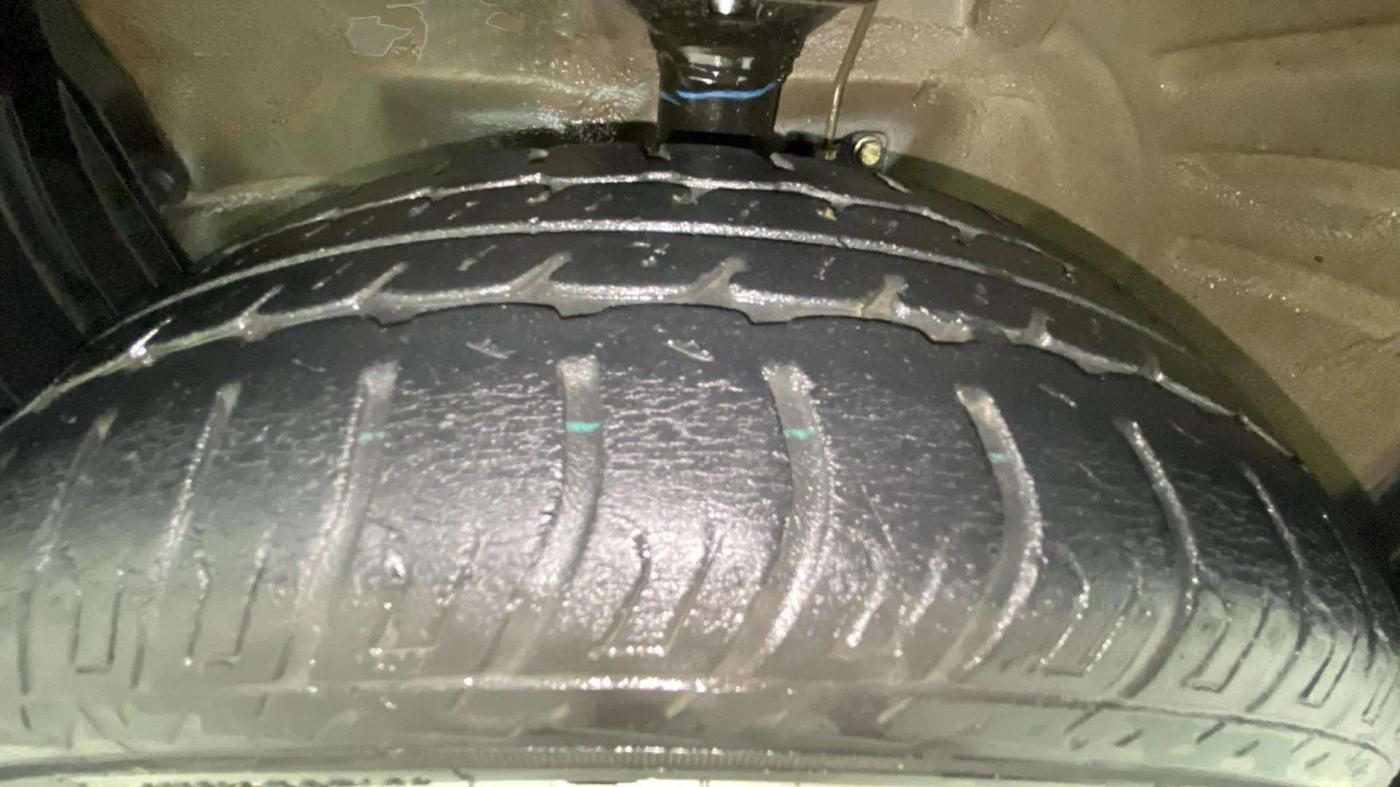 2017 Maruti Wagon R 1.0 VXI AMT, Petrol, Automatic, 25,326 km, Left Front Tyre Tread