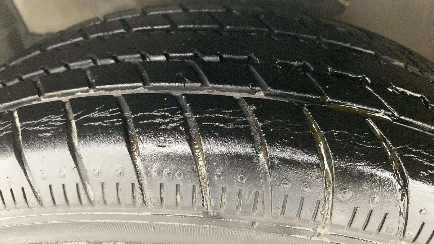 2019 Maruti Celerio VXI AMT (O), Petrol, Automatic, 34,865 km, Left Front Tyre Tread