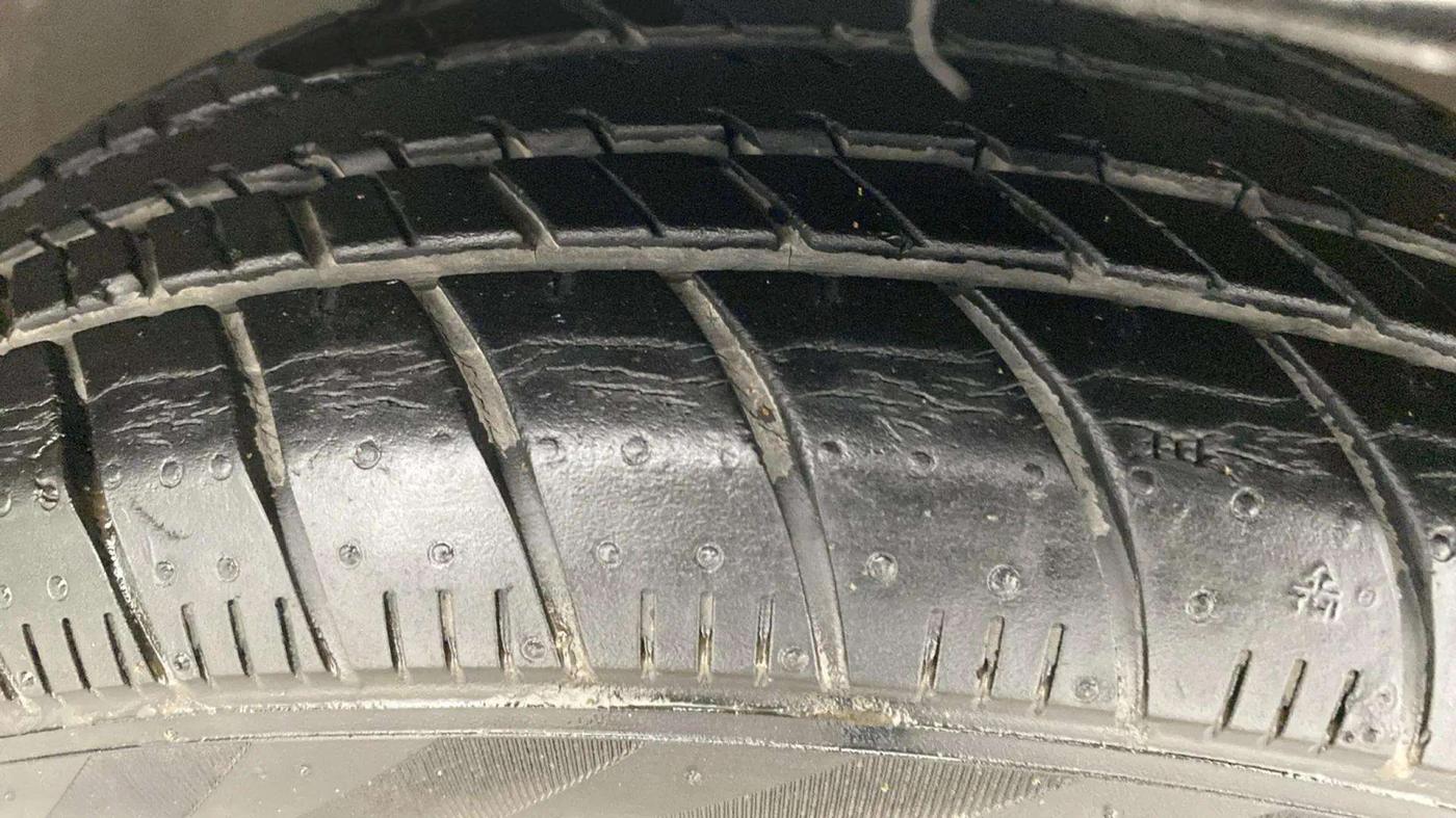 2019 Maruti Celerio VXI AMT (O), Petrol, Automatic, 34,865 km, Right Front Tyre Tread