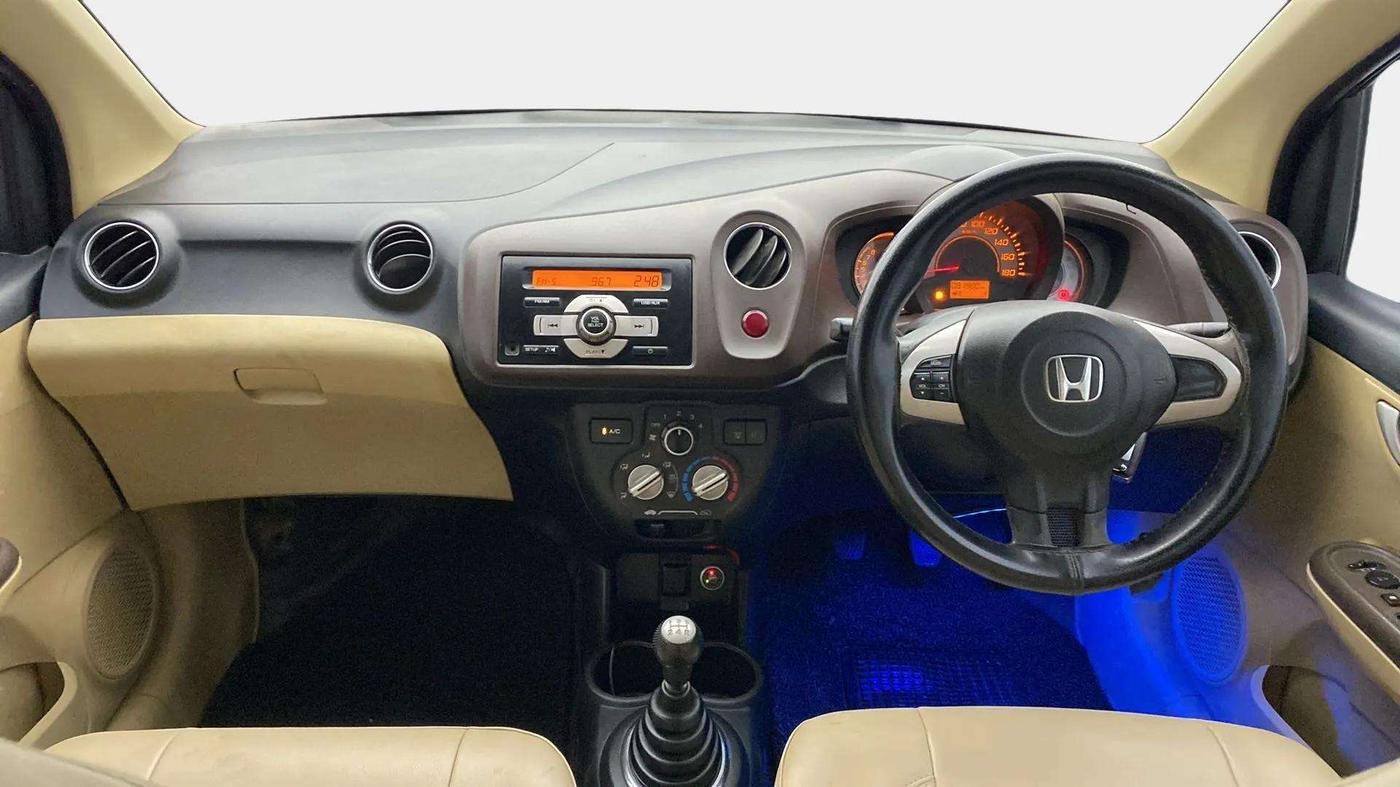 2013 Honda Brio V MT, CNG, Manual, 82,162 km, Dashboard