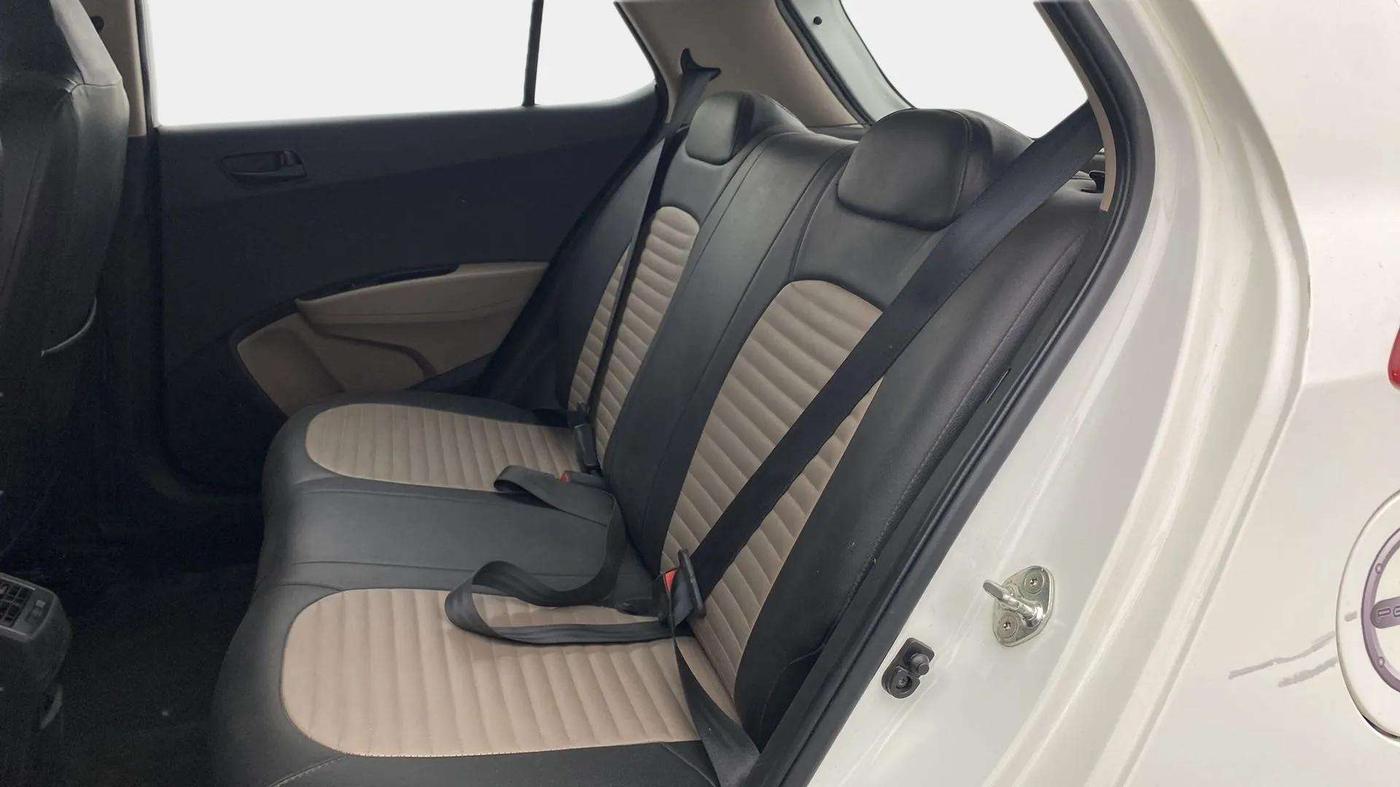 2015 Hyundai Grand i10 MAGNA 1.2 KAPPA VTVT, Petrol, Manual, 24,383 km, Right Side Rear Door Cabin