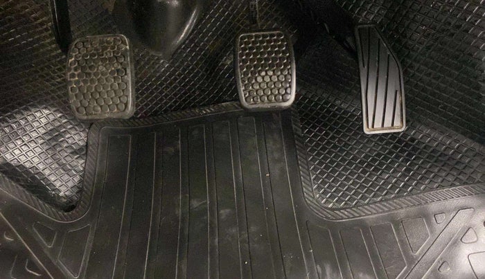 2019 Maruti Alto VXI, Petrol, Manual, 10,932 km, Pedals