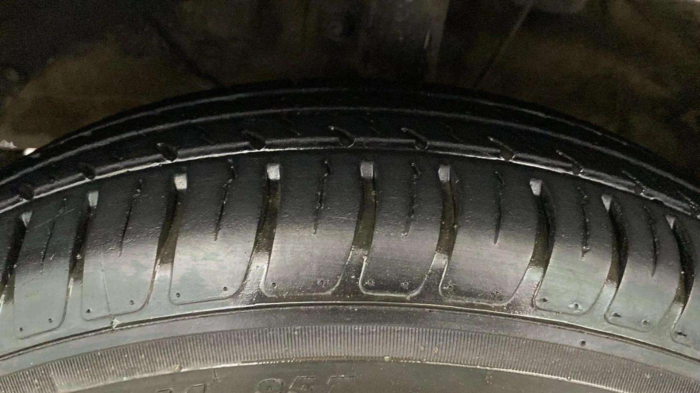 2018 Maruti Dzire VXI, Petrol, Manual, 58,157 km, Left Front Tyre Tread