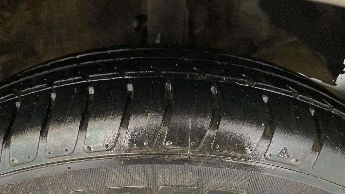 2018 Maruti Dzire VXI, Petrol, Manual, 58,157 km, Right Front Tyre Tread