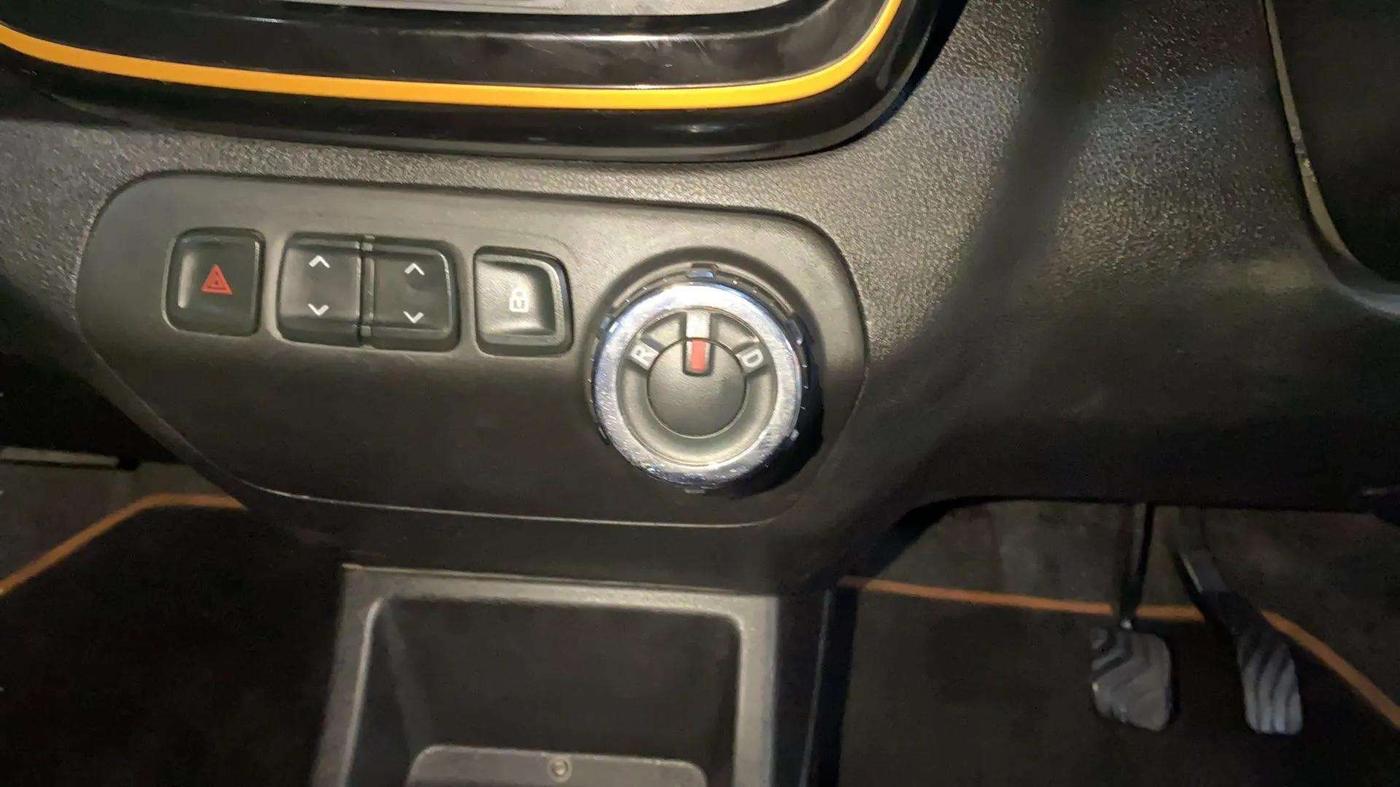 2018 Renault Kwid CLIMBER 1.0 AMT, Petrol, Automatic, 38,433 km, Gear Lever