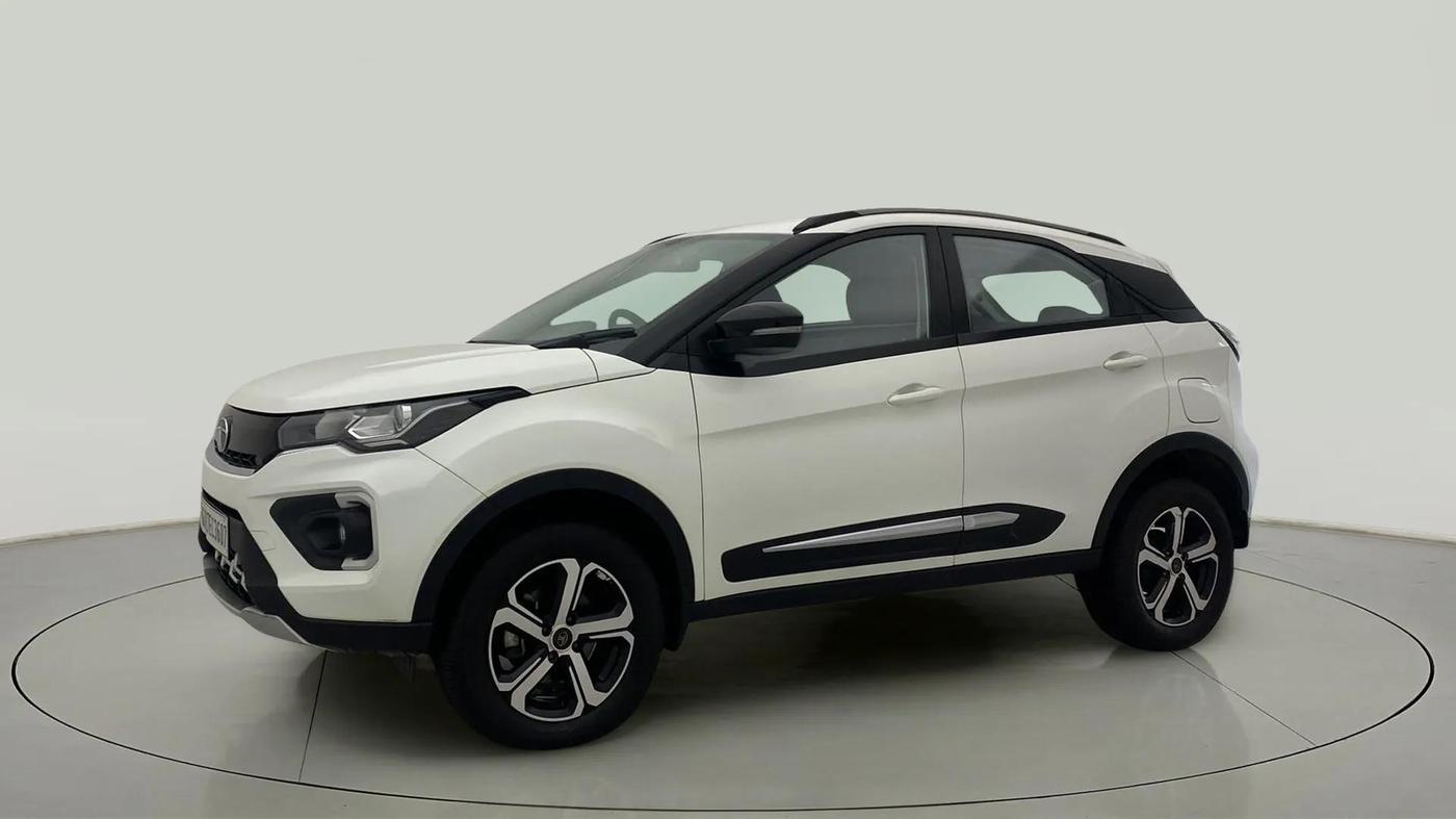 2023 Tata NEXON XZA PLUS DIESEL, Diesel, Automatic, 16,048 km, Left Front Diagonal