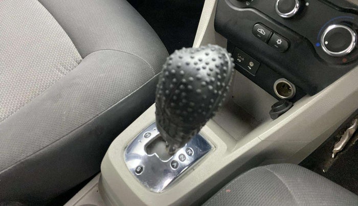 2018 Tata Tiago XTA PETROL, Petrol, Automatic, 51,157 km, Gear lever - Knob cover torn