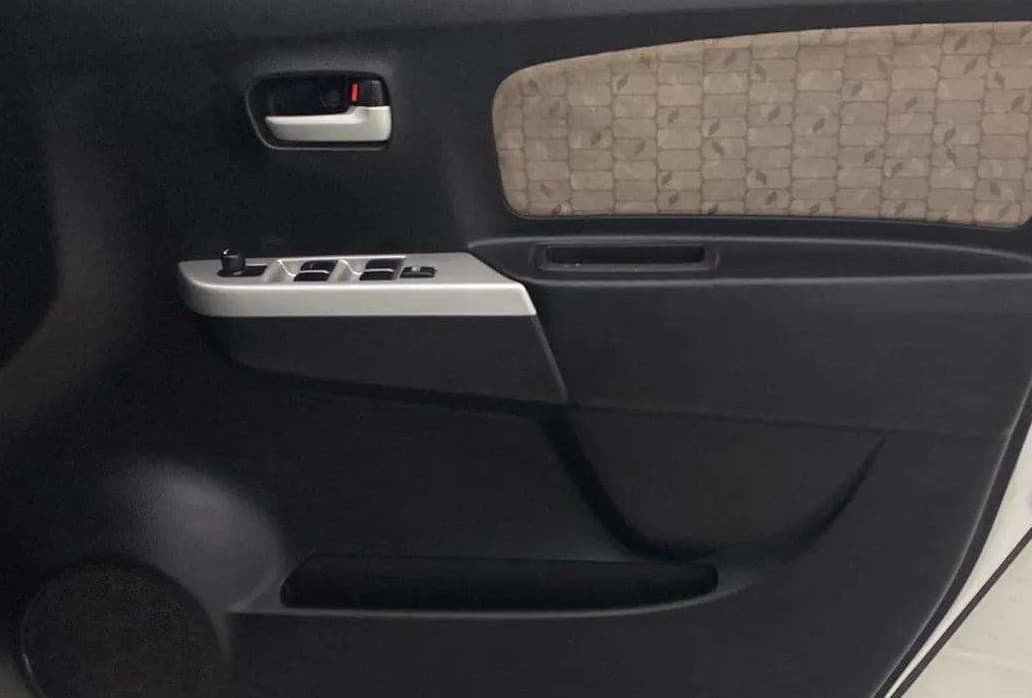 2015 Maruti Wagon R 1.0 VXI, Petrol, Manual, 52,209 km, Driver Side Door Panels Control