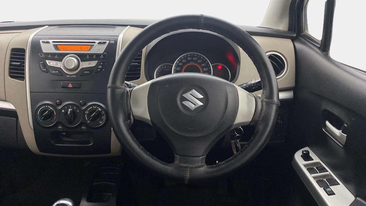 2015 Maruti Wagon R 1.0 VXI, Petrol, Manual, 52,209 km, Steering Wheel Close Up