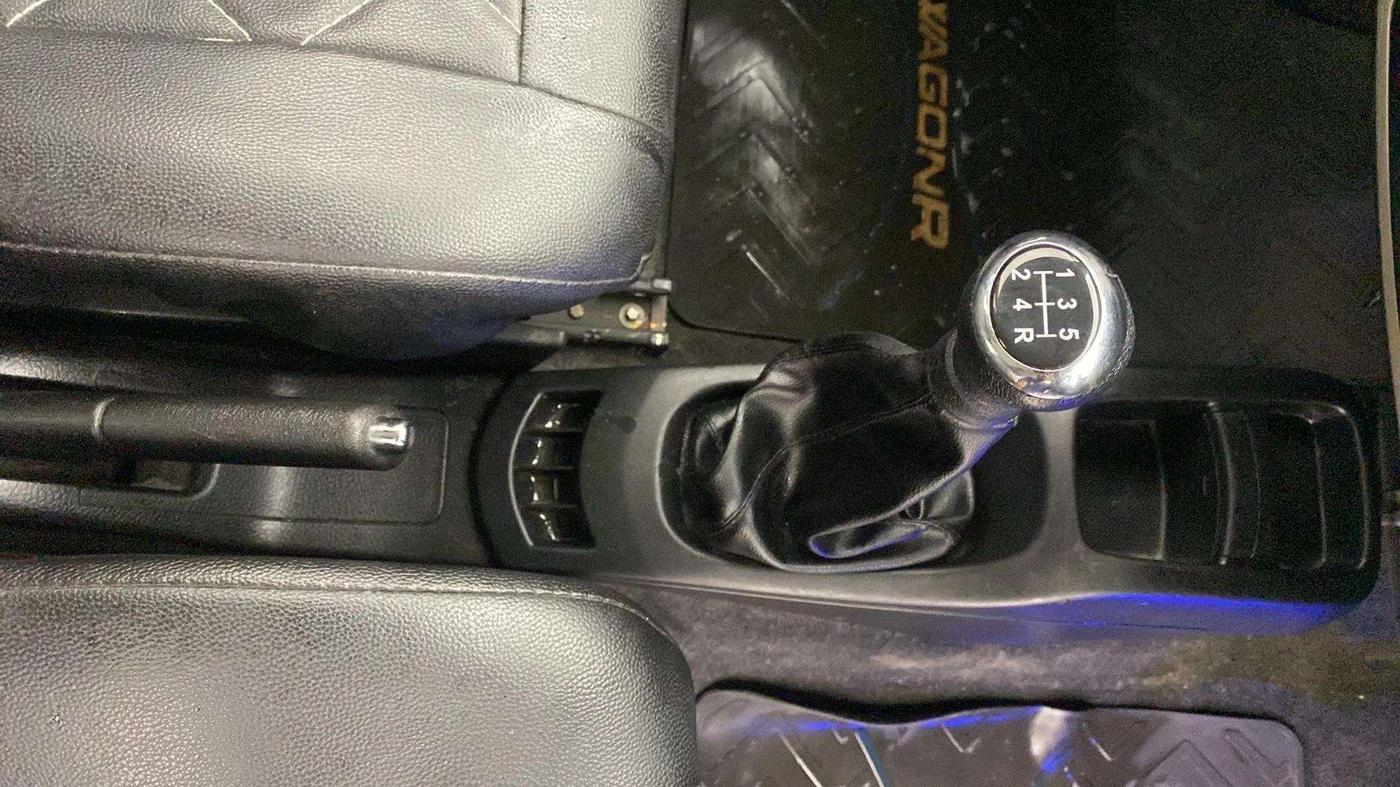 2015 Maruti Wagon R 1.0 VXI, Petrol, Manual, 52,209 km, Gear Lever