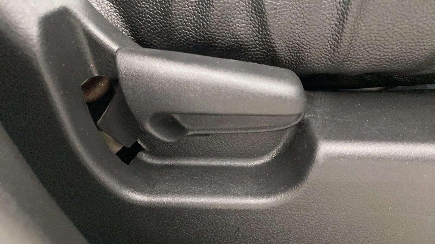2015 Maruti Wagon R 1.0 VXI, Petrol, Manual, 52,209 km, Driver Side Adjustment Panel